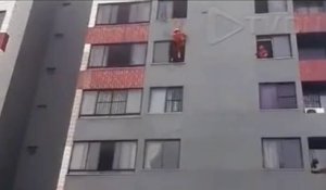 Un pompier sauve une femme suicidaire en la poussant !