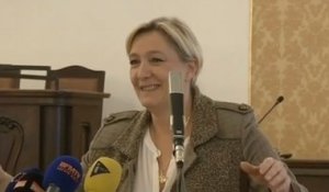 Marine Le Pen huée à Prague : «Chez vous, les opposants sont habillés»