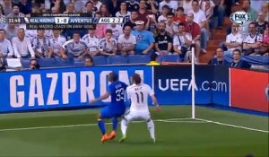 Prise de bec entre Patrice Evra et un ramasseur de balles (Real-Juventus)