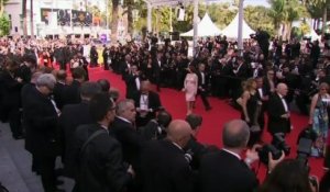 Les stars défilent sur le tapis rouge pour l'ouverture du Festival de Cannes