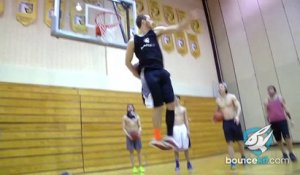 Le dunk incroyable de Jordan Kilganon