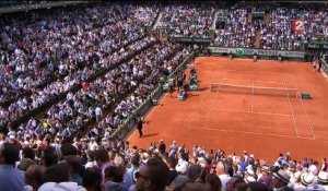 Roland-Garros: une plaque métallique tombe sur des spectateurs