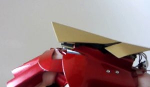 Il se fabrique un gant Iron Man avec un laser intégré