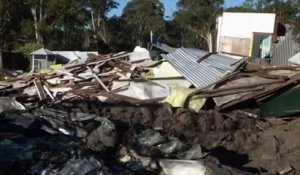 Un fou détruit plusieurs maisons avec un bulldozer