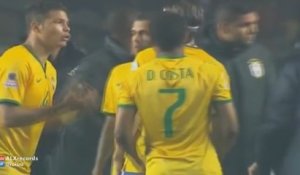 Thiago Silva questionné par ses coéquipiers après sa faute de main !