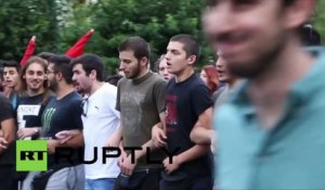 Des manifestants à Athènes appellent le peuple à voter «Non» au référendum du 5 juillet