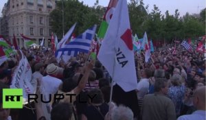 Les Parisiens prennent la Place de la République en solidarité avec les électeurs du «OXI» grecs