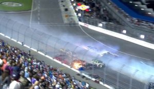 Le pilote Nascar Austin Dillon victime d'un crash ahurissant