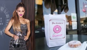 Ariana Grande présente ses excuses après avoir léché des doughnuts