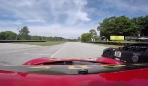 Une Ferrari 458 fait un vol plané et se désintègre