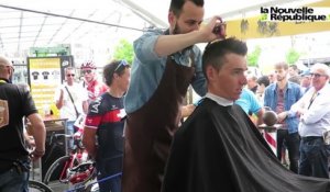 TdF 2015 8e étape - Chavanel chez le coiffeur