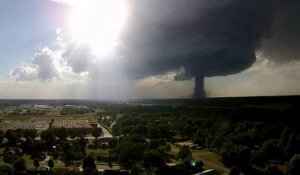 Un drone filme une tornade impressionnante dans le Kansas