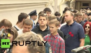 Des moscovites commémorent des victimes du MH17 un an après du crash