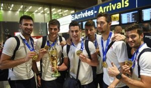 Volley : les Bleus, vainqueurs de la Ligue mondiale, sont de retour en France
