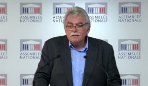 Droit des étrangers : Chassaigne dénonce "le ton haineux et caricatural de la droite qui rappelle l’extrême droite"