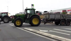 Dinan : la route de Ploubalay bloquée par les agriculteurs en colère