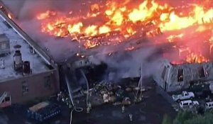 Gigantesque incendie dans un entrepôt du New Jersey