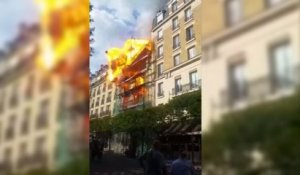 Explosion spectaculaire d'un immeuble à Levallois-Perret
