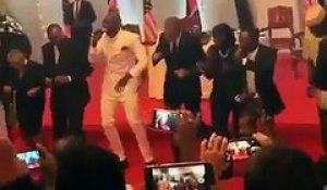 Obama danse le Lipala au Kenya