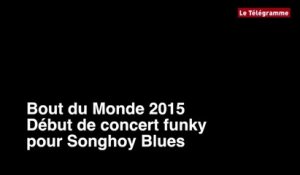 Bout du Monde 2015. Début de concert assez funky pour Songhoy Blues