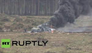 Un pilote réussit à quitter son hélicoptère en flammes après le crash