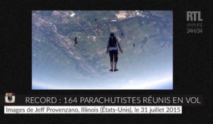 Record : 164 parachutistes se réunissent en plein vol