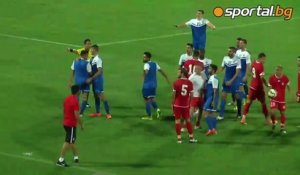 Des supporters de foot vraiment pas content envahissent le terrain - CSKA Sofia vs Ashdod