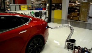 Un serpent robotisé pour recharger la Tesla Model S