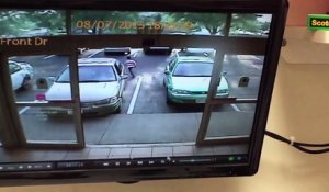 Un enfant se fait renverser par un SUV sur un parking... Où sont les parents ??!!