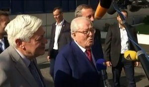 "J'ai encore la tête sur les épaules", lance Jean-Marie Le Pen après le bureau exécutif du FN