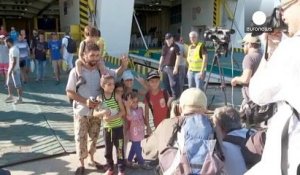 Grèce : près de 3000 migrants débarquent au Pirée