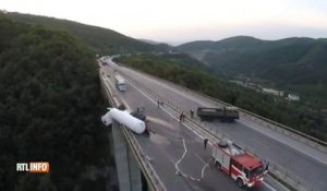 Camion accidenté suspendu dans le vide à 120m de hauteur : flippant