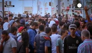 Les migrants bloqués à Budapest manifestent pour aller en Allemagne