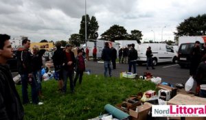 Une soixantaine de Belges sont venus  à Calais distribuer  de multiples vivres destinés aux réfugiés.