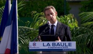 Migrants : Sarkozy critique "l'inhumanité" de Le Pen