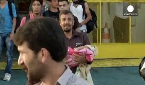 Migrants : la Grèce évacue l'île de Lesbos et en appelle à l'aide humanitaire de l'UE