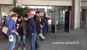 Des migrants retrouvés à la gare TGV Haute Picardie accueillis à Amiens avant leur retour à Calais