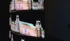TV OLED souple recto verso présentée par LG à Berlin