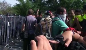 Scènes de tension entre la police hongroise et des migrants à la frontière serbe