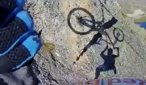 Ce rider belge fait du VTT sur une slackline à 2700 mètres d'altitude