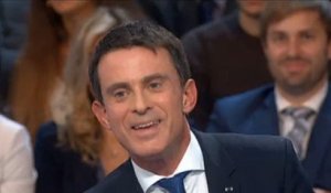 «Emmanuel, tu n'as pas fait ça ?» plaisante Valls au sujet du statut des fonctionnaires