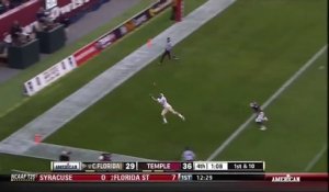 Touchdown incroyable, le joueur attrape le ballon à une main. JJ Worton - UCF - Football américain NFL