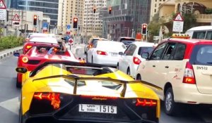 Une Lamborghini Aventador s'auto-détruit à Dubaï