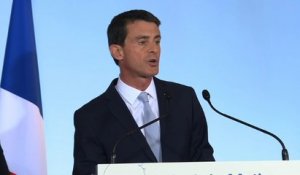 Colère des policiers: Valls annonce des mesures de simplification de la procédure pénale
