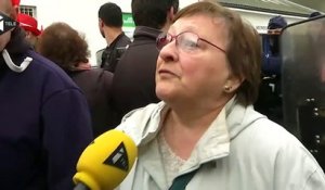 Colère d'une manifestante à Boulogne contre François Hollande