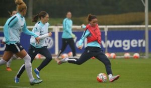 Equipe de France Féminine : l'entraînement des Bleues en 2mn