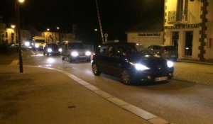 Les manifestants quittent Pont-de-Buis en convoi