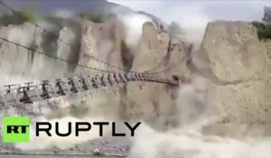 Le séisme meurtrier provoque un glissement de terrain dans la vallée des Hunzas (Pakistan)
