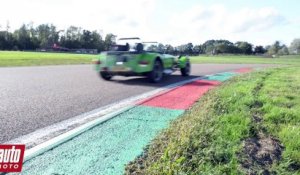 Duel Caterham Seven 275 R vs Honda 1000 CBR RR (2015) : Talon-pointe et poignée en coin