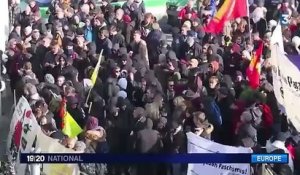 Cologne : l'extrême-droite manifeste contre les migrants